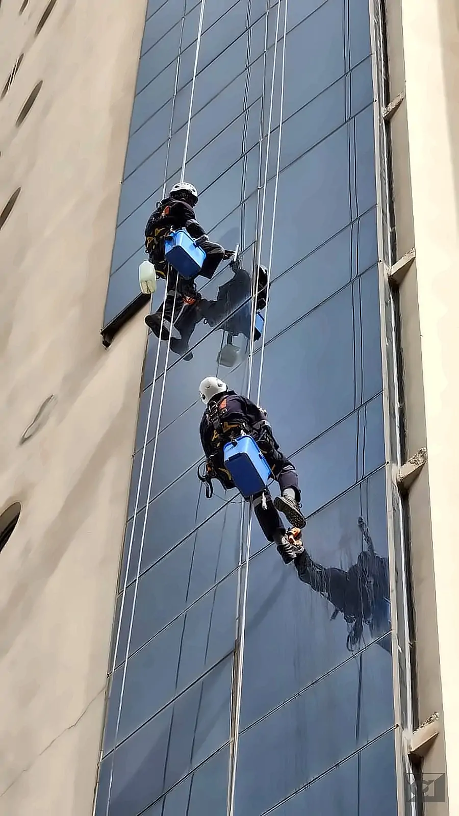 Façade Cleaning – Glass Façade – Allied Middle East rope access, Bahrain