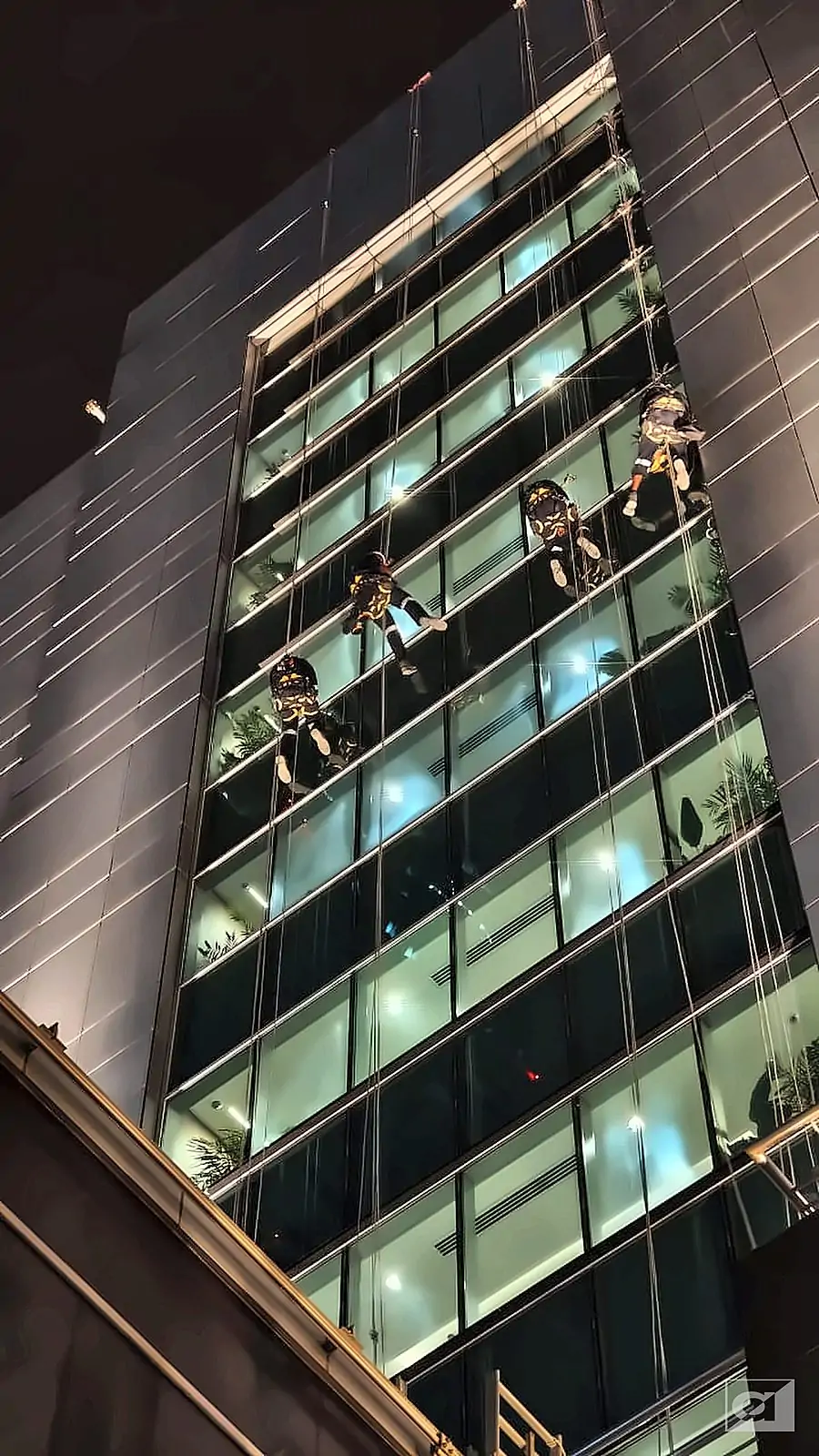 Night Façade Cleaning – Allied Middle East rope access, Bahrain